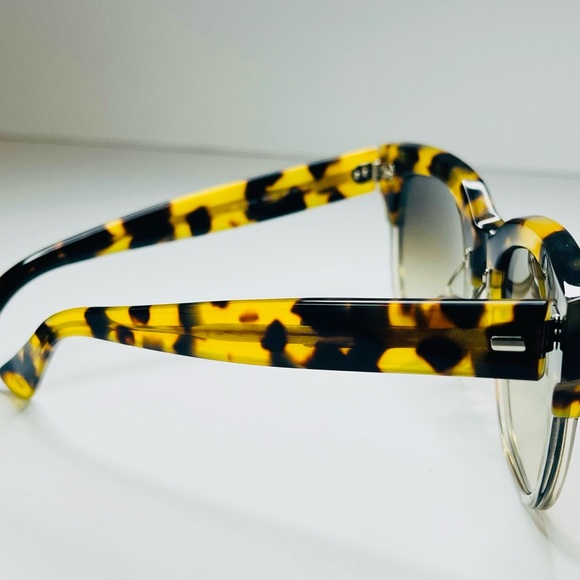 Gucci tortoiseshell sunglasses with silver hardware and brown gradient lenses. - Picture 5 of 8